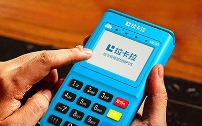 拉卡拉電簽POS機(jī)不僅可以掃微信，步驟還很簡(jiǎn)單